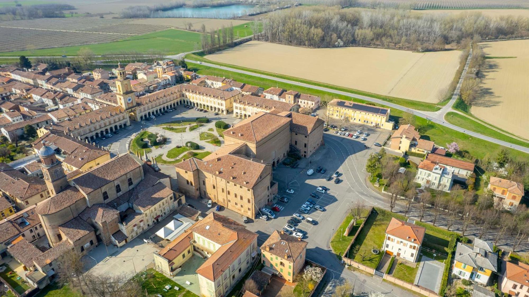 Albergo Ligabue Guastalla Bagian luar foto