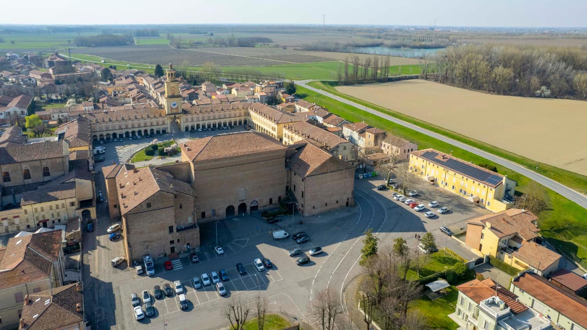 Albergo Ligabue Guastalla Bagian luar foto